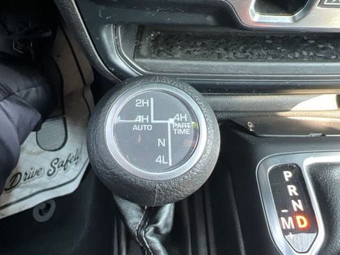 Used 2024 Jeep Wrangler Unlimited Sahara AWD/4WD image 27