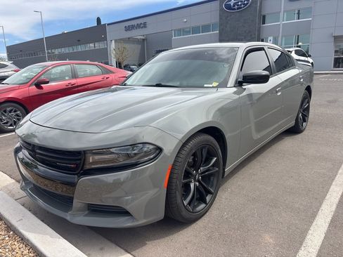 Used 2018 Dodge Charger SXT w/ Blacktop Package RWD image 1