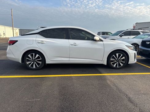 Used 2024 Nissan Sentra SV w/ SV Premium Package image 3