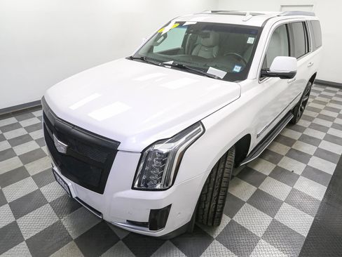 Used 2017 Cadillac Escalade Luxury image 6