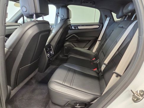 Certified 2023 Porsche Cayenne Coupe AWD/4WD image 11