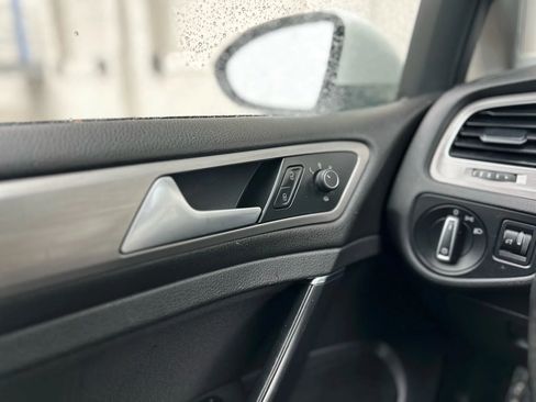 Used 2017 Volkswagen Golf S image 24