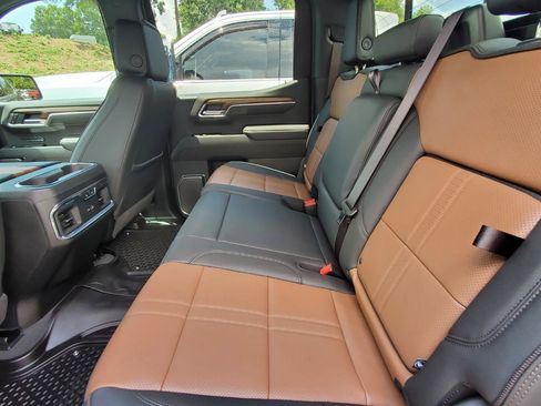 Used 2025 Chevrolet Silverado 1500 High Country AWD/4WD image 5