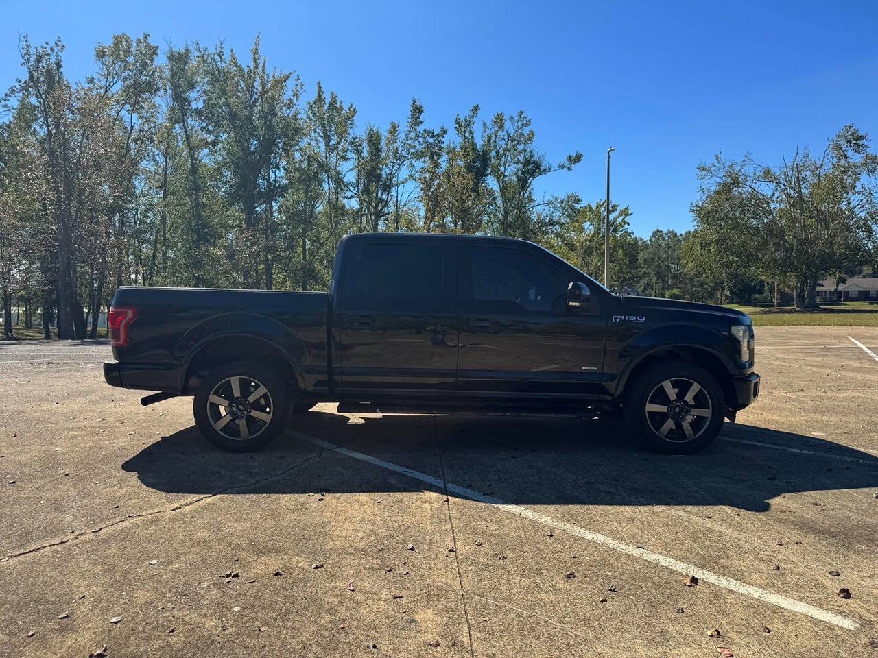 Used 2017 Ford F150 Lariat w/ Equipment Group 502A Luxury AWD/4WD image 3