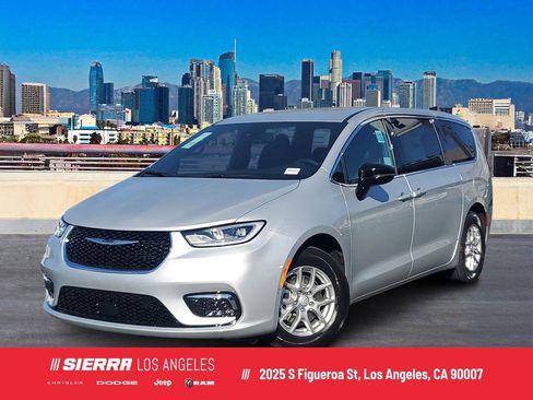 New 2026 Chrysler Pacifica Select image 1