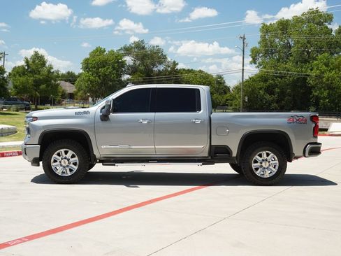 Used 2025 Chevrolet Silverado 2500 High Country w/ Technology Package AWD/4WD image 2