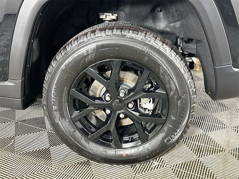 New 2026 Jeep Grand Cherokee Altitude image 17