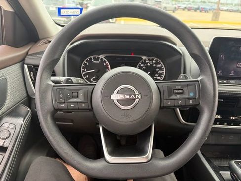 Used 2023 Nissan Rogue SV FWD image 11