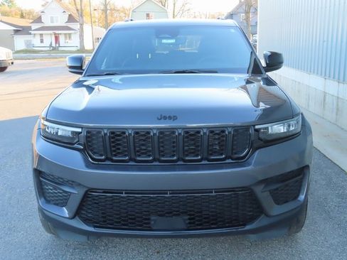 Used 2023 Jeep Grand Cherokee Altitude image 11