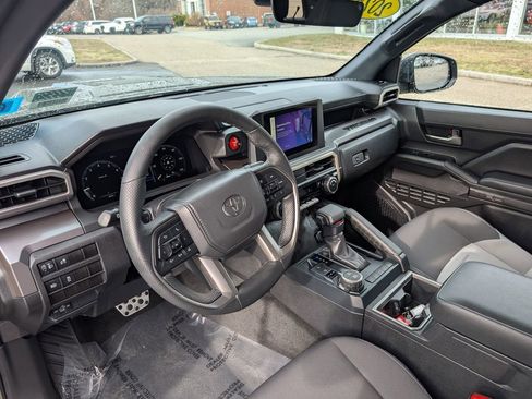 Used 2025 Toyota Tacoma TRD Sport AWD/4WD image 17