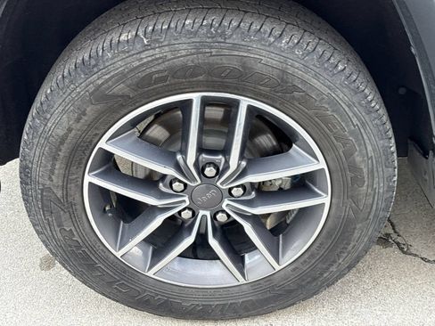 Used 2019 Jeep Grand Cherokee Limited AWD/4WD image 12
