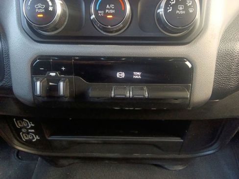 Used 2024 RAM 2500 Big Horn AWD/4WD image 27