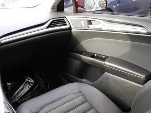 Used 2015 Ford Fusion SE image 15