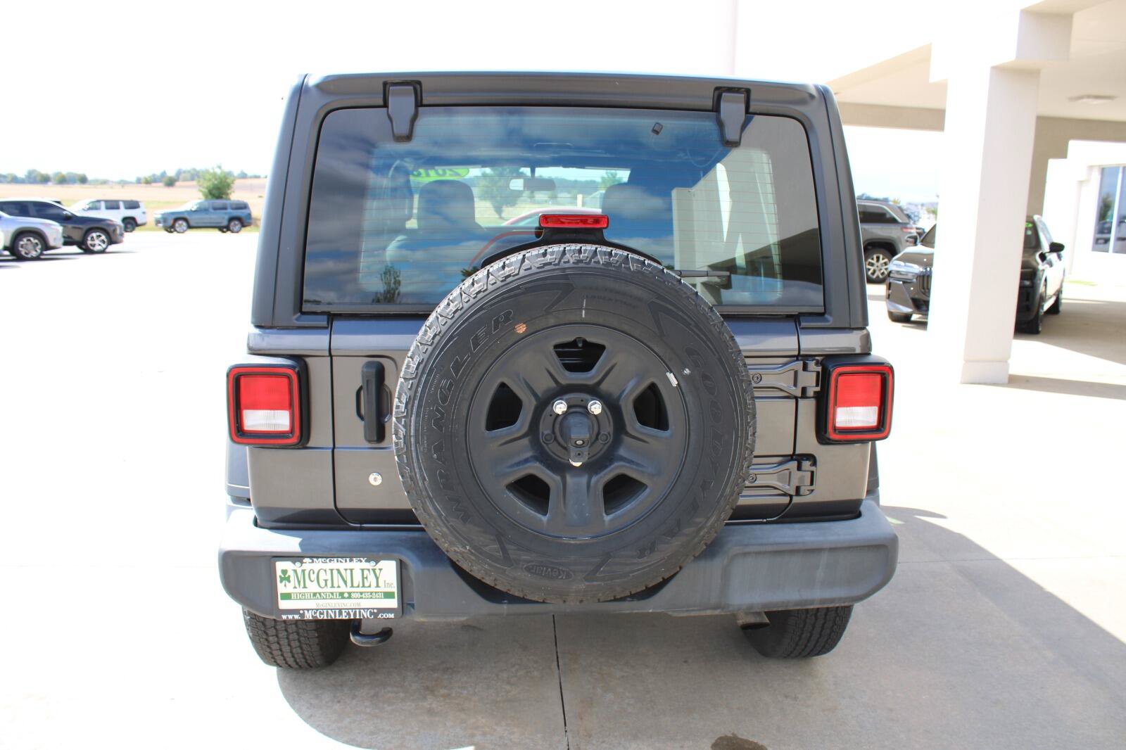 Used 2018 Jeep Wrangler Unlimited Sport AWD/4WD image 8