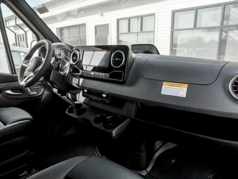 Used 2025 Mercedes-Benz Sprinter 3500 image 24