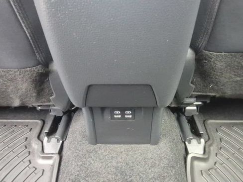 Used 2024 Toyota Prius XLE AWD/4WD image 18