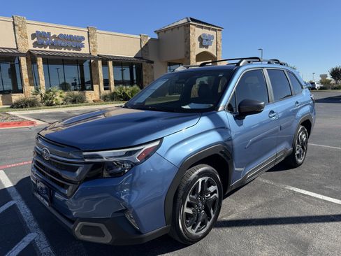 Used 2025 Subaru Forester Limited image 3