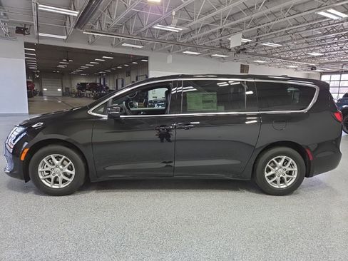 New 2026 Chrysler Voyager LX FWD image 4