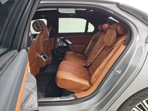 Used 2023 BMW i7 xDrive60 AWD/4WD image 5