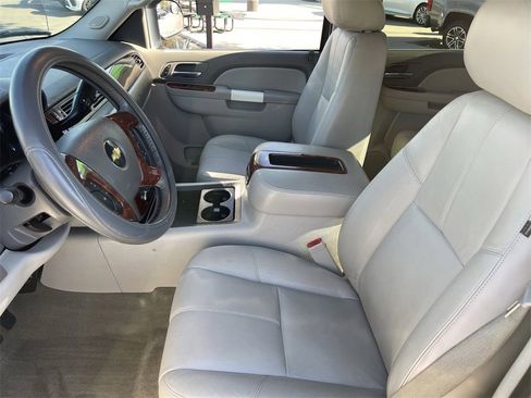 Used 2010 Chevrolet Silverado 1500 LTZ w/ Z71 Appearance Package image 19