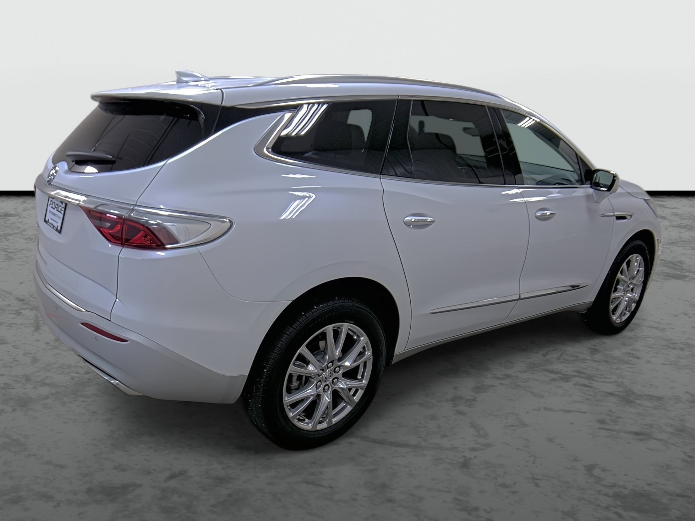 Used 2023 Buick Enclave Essence AWD/4WD image 4