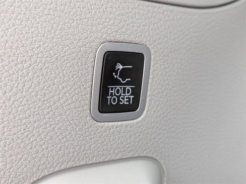 Used 2024 Jeep Wagoneer Series II w/ Premium Group I image 15