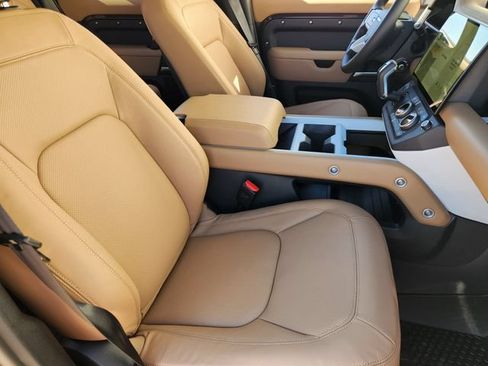Used 2026 Land Rover Defender 130 X-Dynamic SE AWD/4WD image 14