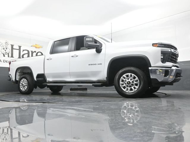 Used 2026 Chevrolet Silverado 2500 LT AWD/4WD image 2