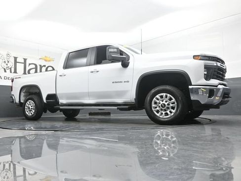 Used 2026 Chevrolet Silverado 2500 LT AWD/4WD image 2