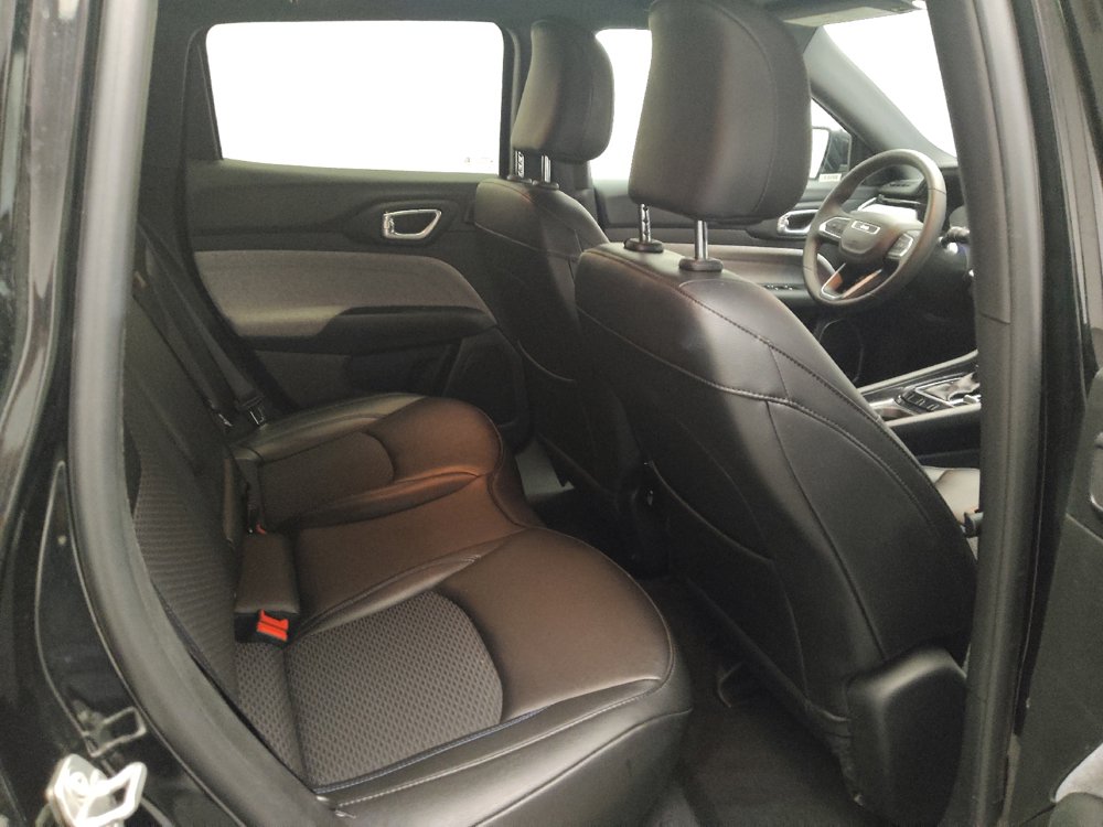 Used 2025 Jeep Compass Latitude w/ Sun & Sound Group AWD/4WD image 19