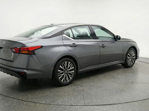 Used 2025 Nissan Altima 2.5 SV image 9