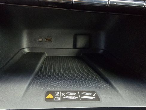 Certified 2024 Chevrolet Traverse RS FWD image 31