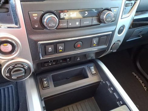 Used 2018 Nissan Titan SV w/ SV Convenience Package image 33