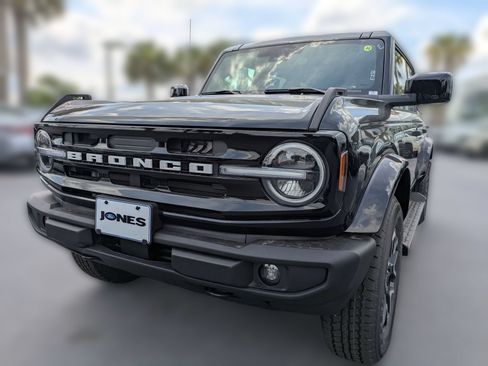 New 2026 Ford Bronco Outer Banks AWD/4WD image 9