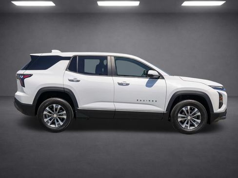 Used 2026 Chevrolet Equinox LT FWD image 3
