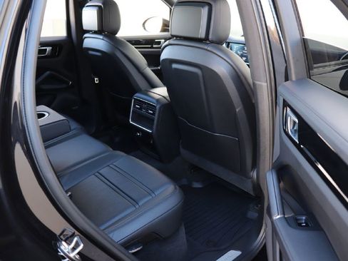 Used 2019 Porsche Cayenne S image 27