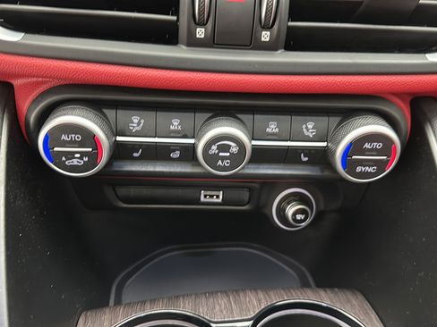 Used 2021 Alfa Romeo Giulia Ti w/ Nero Edizione AWD/4WD image 19