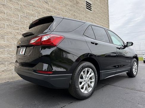 Used 2020 Chevrolet Equinox LS w/ LS Convenience Package FWD image 3