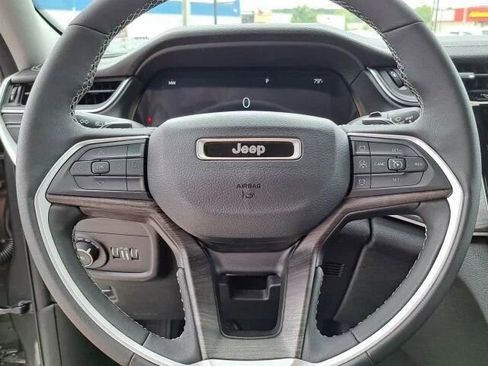 Used 2023 Jeep Grand Cherokee Limited RWD image 13