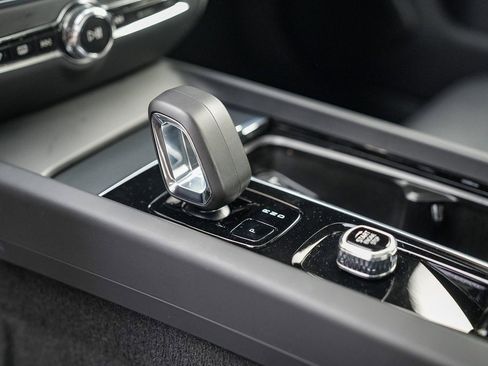 Used 2024 Volvo S60 B5 Core image 18