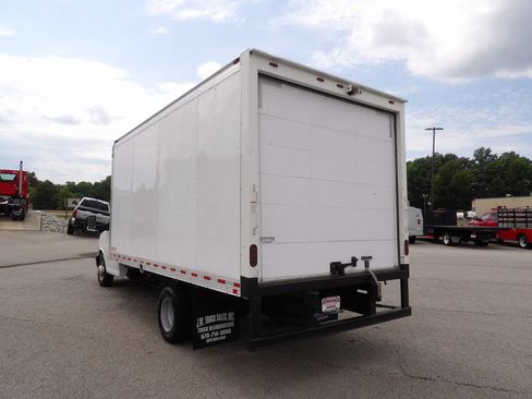 Used 2019 Chevrolet Express 3500 Extended RWD image 5