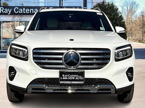 Used 2025 Mercedes-Benz GLB 250 4MATIC image 3