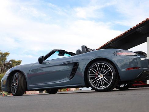 Used 2017 Porsche 718 Boxster S RWD image 18