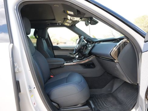 Used 2024 Land Rover Range Rover Sport SE image 27