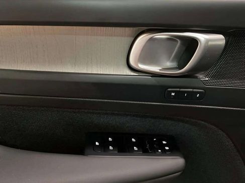 Used 2025 Volvo XC40 B5 Plus image 25