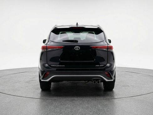 Used 2025 Toyota Highlander XSE AWD/4WD image 7