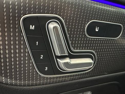 Used 2023 Mercedes-Benz GLB 250 image 21