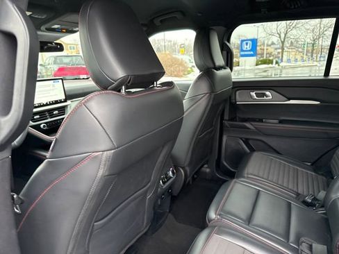 Used 2025 Ford Explorer ST-Line w/ ST-Line Street Pack image 20