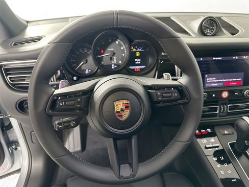Certified 2025 Porsche Macan image 20