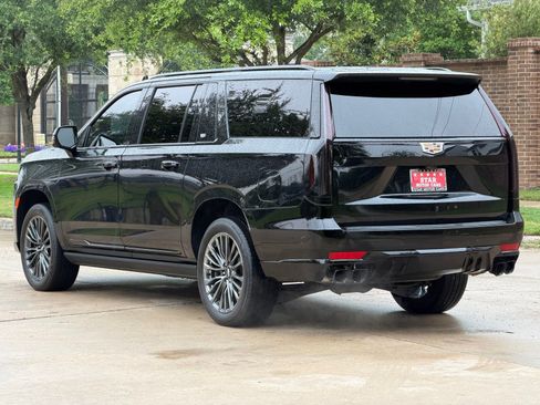 Used 2024 Cadillac Escalade ESV V w/ Heavy-Duty Trailer Package AWD/4WD image 15